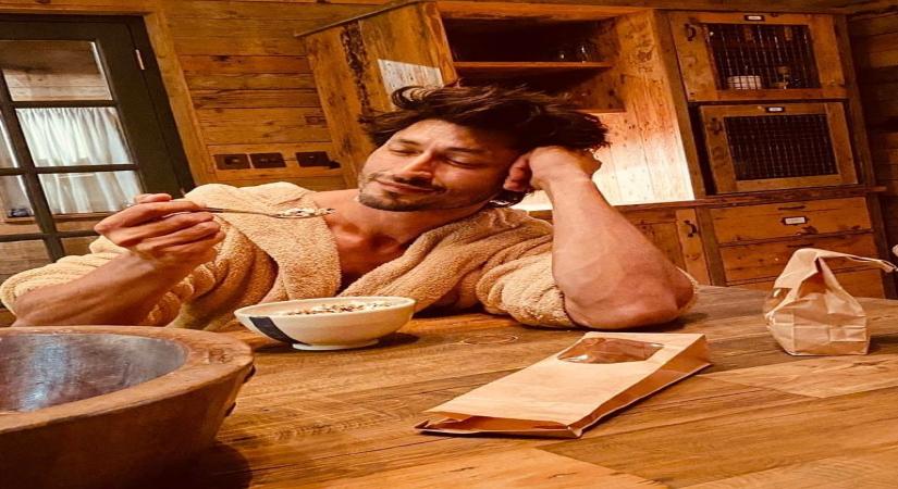 Vidyut Jammwal doesn't want you to 'stop staring'!