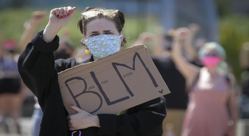 Bus drivers let whites, not people of colour, ride for free: Study