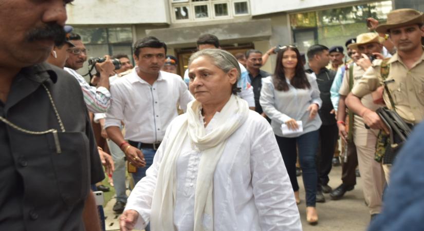 Mumbai: Actress turned politician Jaya Bachchan arrives to cast her vote for Maharashtra Assembly elections, in Mumbai on Oct 21, 2019. (Photo: IANS)