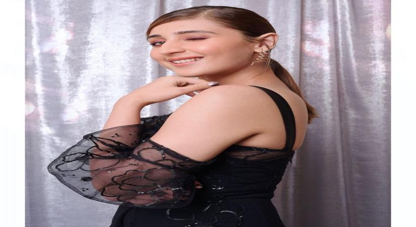 Singer Dhvani Bhanushali.