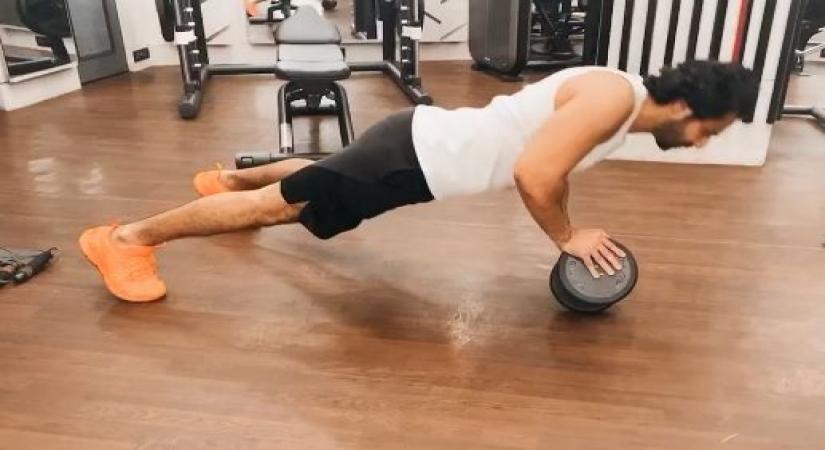 Varun Dhawan is recovering gradually from shoulder injury