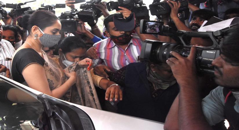 Bengaluru: Actress Ragini Dwivedi arrives to appear before the Central Crime Branch (CCB) in connection with a probe into the alleged drug links in the Kannada film industry, in Bengaluru on Sep 4, 2020. The CCB questioned the actress about the alleged drug links in the Kannada film industry and if she too was an addict, a police official said on Friday. Ragini, 30, drove to the CCB office following a summons hours after its sleuths searched her posh flat in the city's northern suburb to find ou