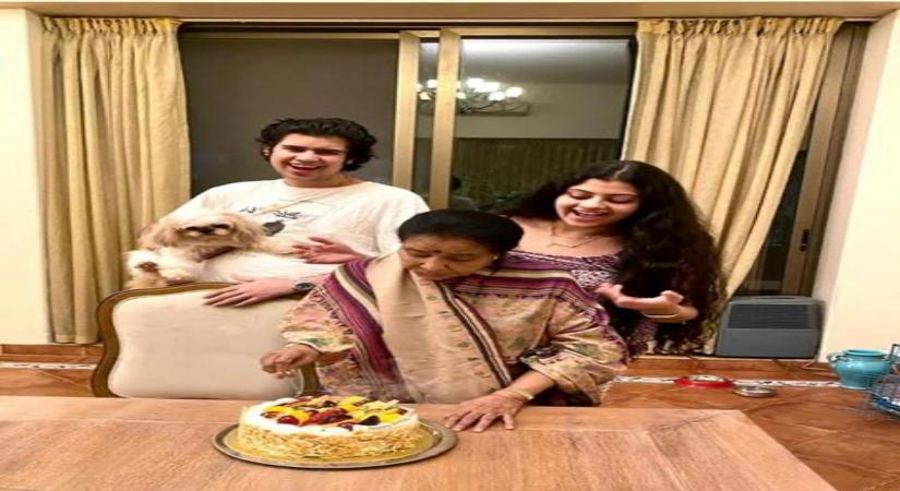 Asha Bhosle celebrates 87th birthday with family.