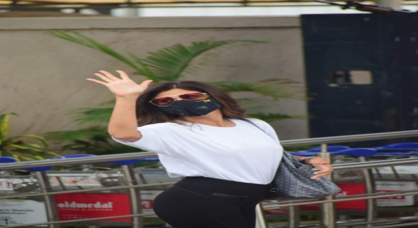 Mumbai: Actress Shilpa Shetty Kundra arrives in Mumbai as she returned post her shoot from Manali, on Oct 13, 2020. (Photo: IANS)