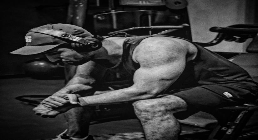 Vicky Kaushal flaunts big biceps