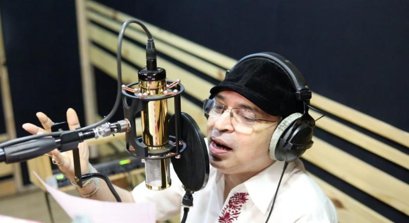 'Tum to thehre pardesi' singer Altaf Raja collaborates with Payal Dev