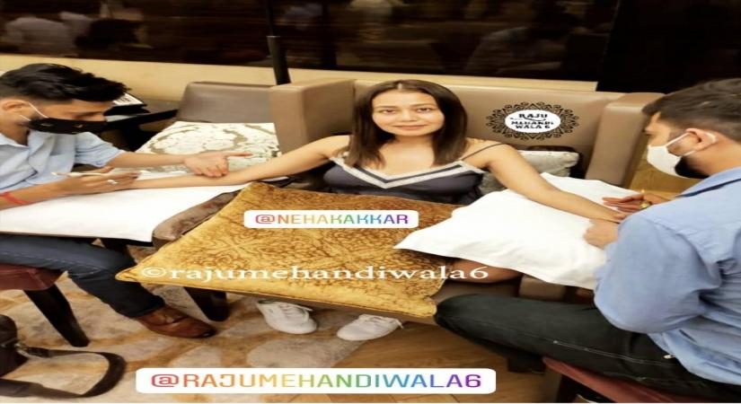 Neha Kakkar and Rohanpreet's mehndi pictures go viral.