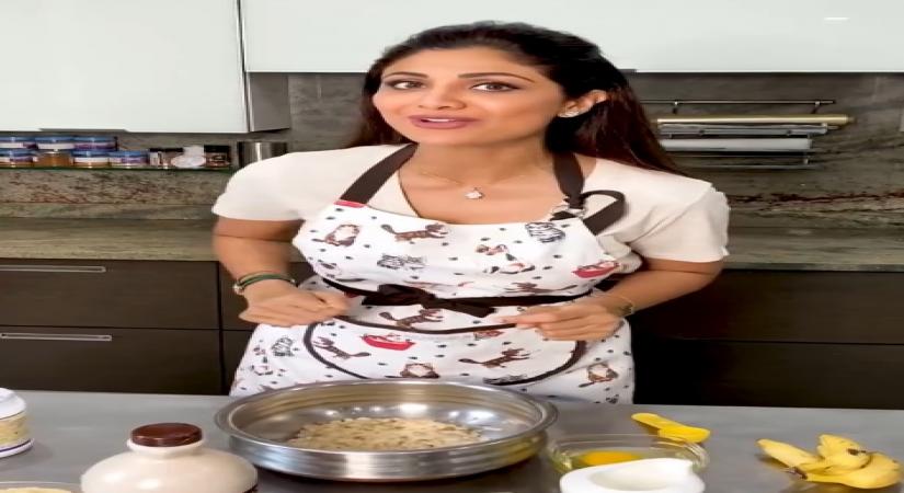 Shilpa Shetty replaces eggs with flaxseed powder while baking banana bread.