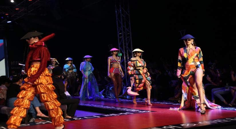 New Delhi: Models walk the ramp showcasing the creations of fashion designers Shivan and Narresh  on the fourth day of Lotus Make-up India Fashion Week, in New Delhi on Oct 12, 2019. (Photo: Amlan Paliwal/IANS)