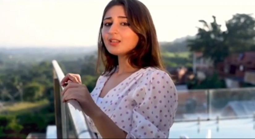 Dhvani Bhanushali unveils reprised version of 'Tum hi aana'.