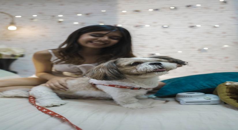 Budding singer Sejal Kumar gives a 'whole new meaning to emptiness' in latest song.