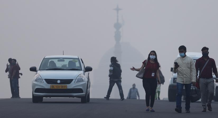 Smog engulfs the national capital on Nov 4, 2020. (Photo: IANS)