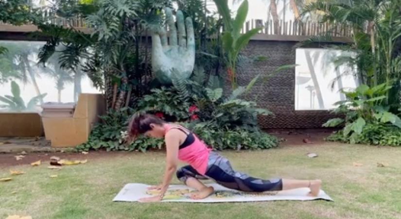 Shilpa Shetty shows how to start day on energetic note.