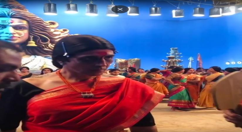 Akshay Kumar calls 'Laxmii' director Raghava Lawrence his 'constant guide'.