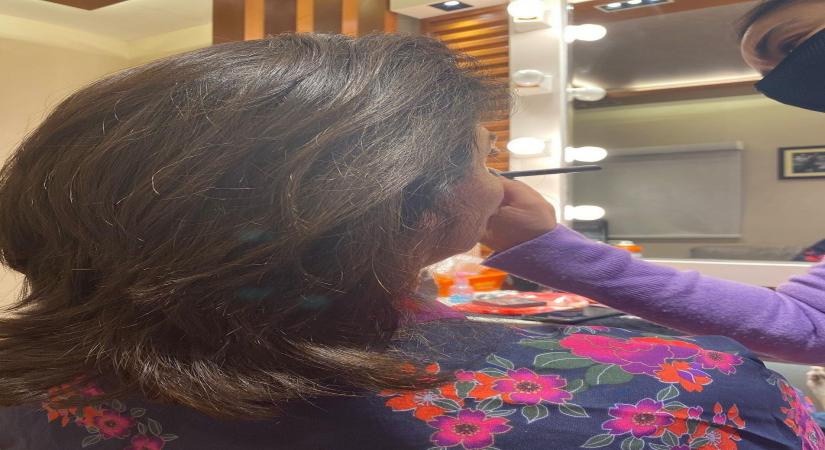 Neetu Kapoor misses late husband Rishi Kapoor as she returns on set.