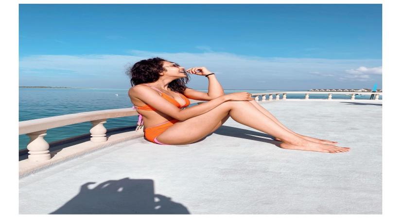 Rakul Preet Singh dazzles in orange bikini.
