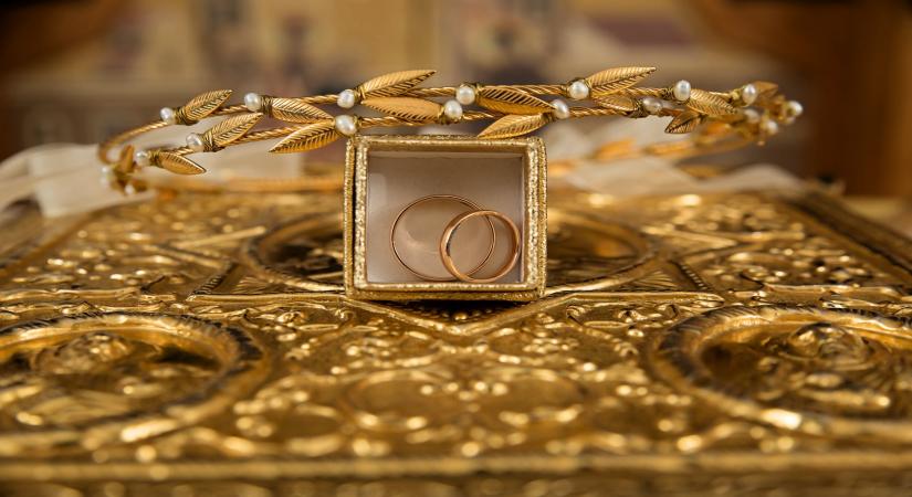 Buying gold during the festive season? Keep these points in mind