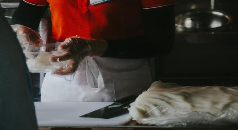 FHRAI welcomes FSSAI's decision to make registration of home, dark kitchens mandatory