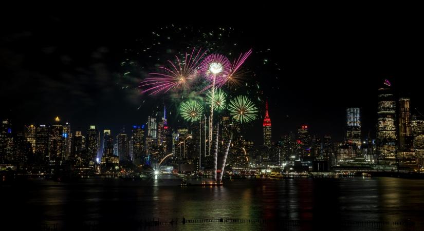 Set goals that involve giving to others to be happier in 2021 (Xinhua/Wang Ying/IANS)