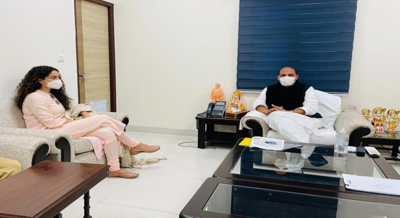 Kangana meets Rajnath Singh ahead of 'Tejas'.