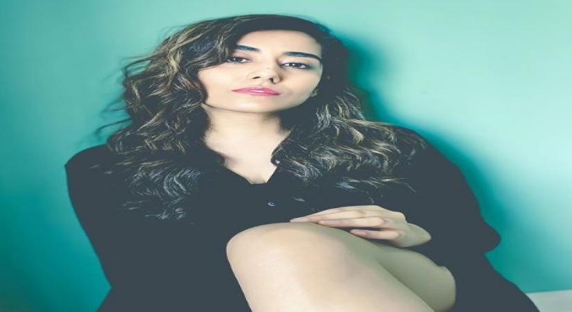 Jonita Gandhi unveils new version of 'This Christmas'