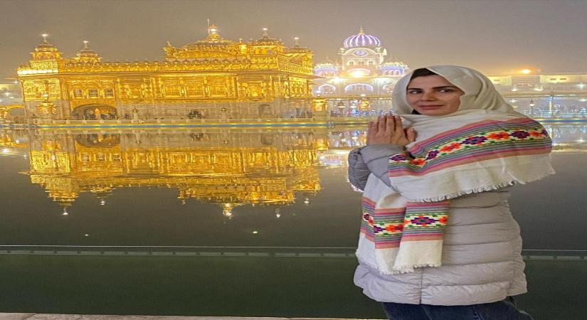 Kirti Kulhari visits Golden Temple to seek blessings