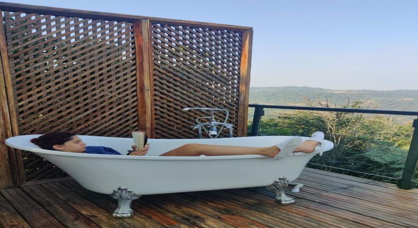 Ira Khan takes a 'break' by dipping into a pool