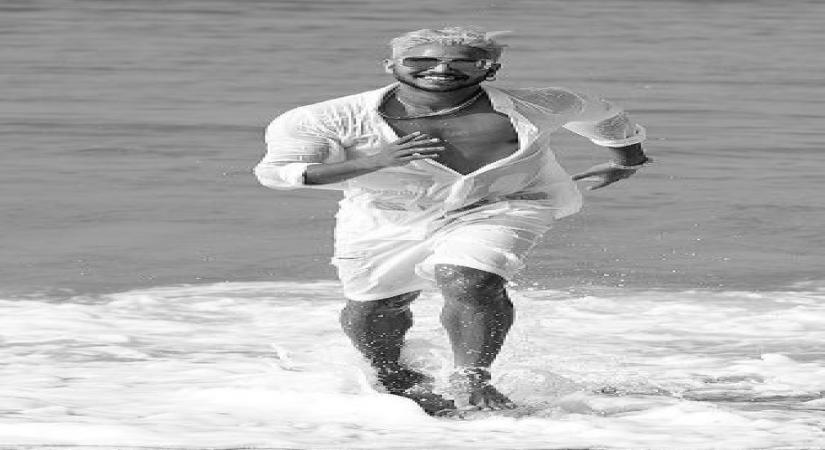 Melvin Louis donates hair.