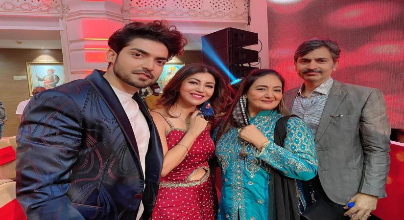 Telly-couple Gurmeet Choudhary, Debina perform for Covid warriors.