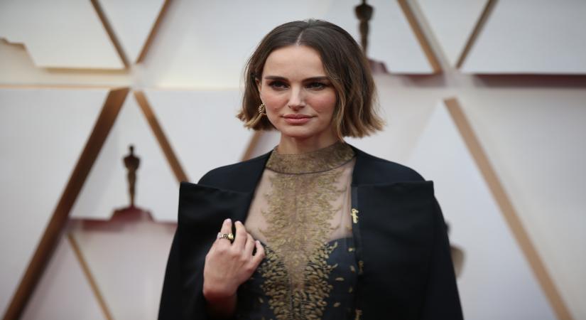 LOS ANGELES, Feb. 10, 2020 (Xinhua) -- Natalie Portman arrives for the red carpet of the 92nd Academy Awards at the Dolby Theater in Los Angeles, the United States, on Feb. 9, 2020. (Xinhua/Li Ying/IANS)