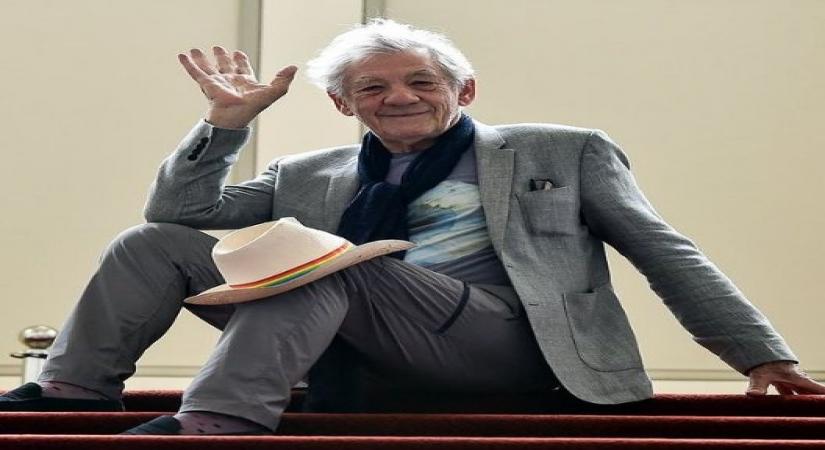 Ian McKellen gets Covid vaccine in England