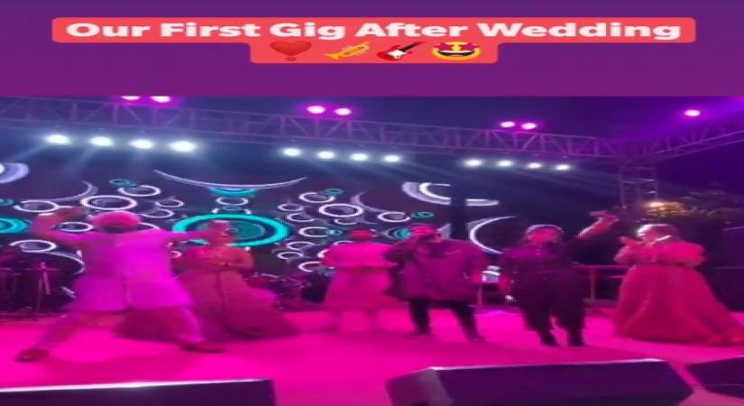 Sachet-Parampara send out love vibes in first concert after marriage.