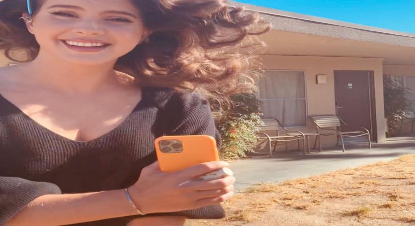 Lana Del Rey engaged to musician Clayton Johnson?.