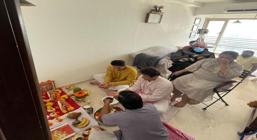 When #BernieSanders joined Adhyayan Suman's housewarming puja.(Photo:instagram)i