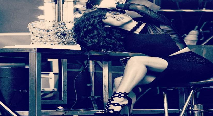 'Leggy lass' Salma Hayek posts stunning #tbt (Credit: Instagram)