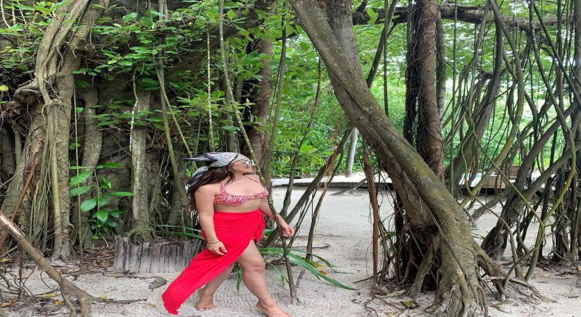 Kiara Advani's mantra: 'Swim, sleep, hydrate, eat, repeat' (Photo Credit: Instagram)