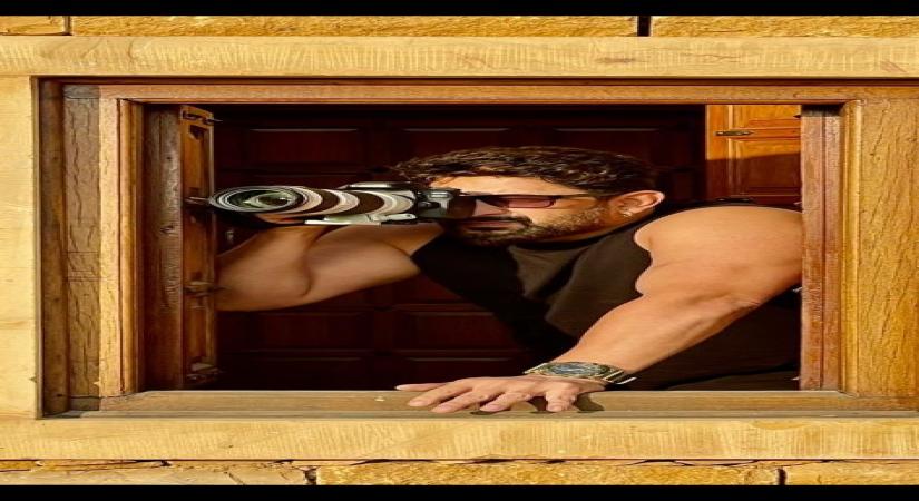 Bollywood actor Arshad Warsi feels superstar Akshay Kumar is a multitalented super human. Arshad shared a photograph of himself on Twitter on Thursday that was clicked by Akshay on the sets of their upcoming film Bachchan Pandey, currently on the floors in the city.