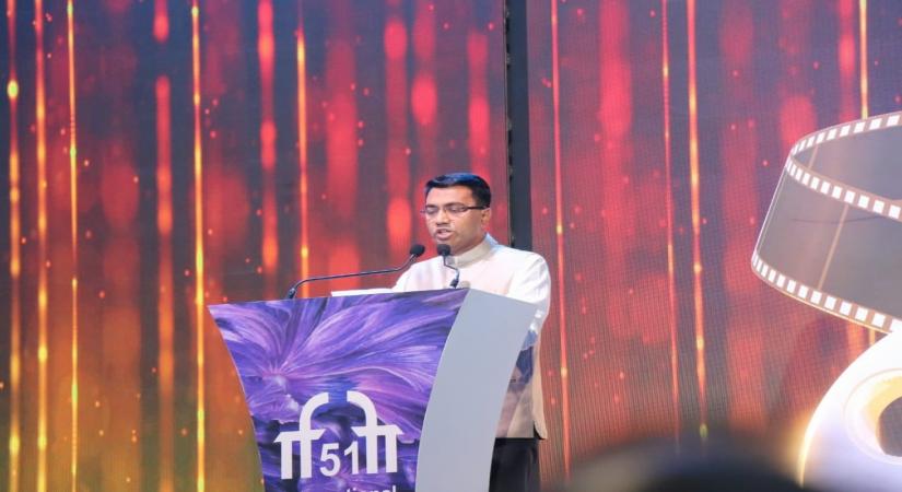 Guest of Honour And The Veteran Actor Zeenat Aman Was Felicitated at The Closing Ceremony of IFFI51.(photo:twitter)