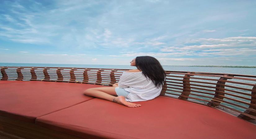 Bollywood actress Sonakshi Sinha is currently holidaying in Kerala. On Monday, she posted a string of pictures on Instagram, posing on a houseboat.