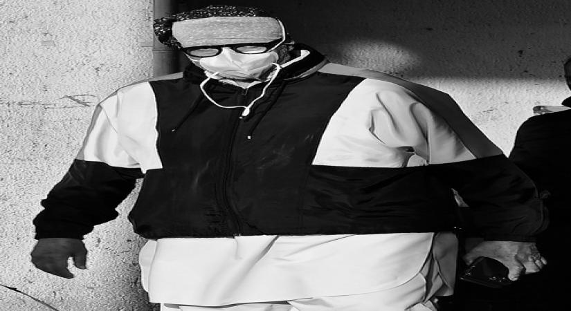 Amitabh Bachchan wearing a mask (Credit: Twitter)