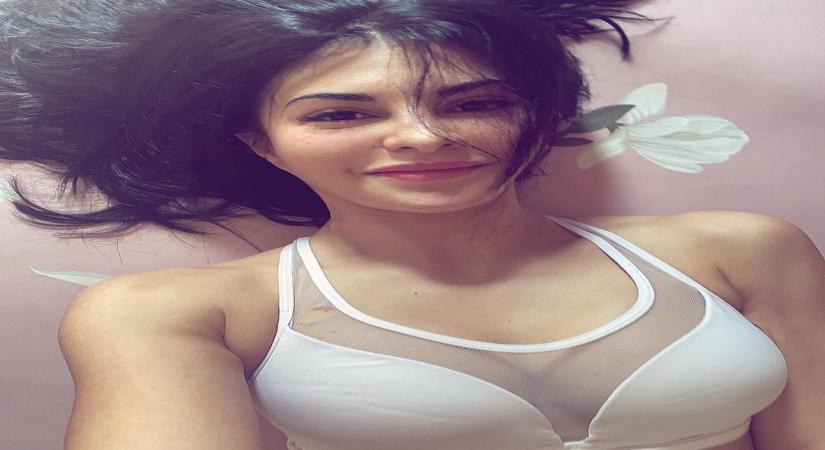 Jacqueline wants everyone to 'stay healthy, happy' (credit: Instagram)