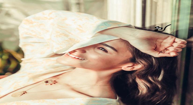 Alia Bhatt looks stunning in 'sunshine' pic (credit: Instagram)
