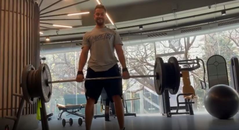 Bollywood actor Kunal Kemmu shared a video where he can be seen lifting 150 kilos of weight. He says it is not about how much you lift but how well you can lift it and not injure yourself in the process.
