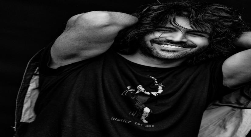 Bollywood star Kartik Aaryan is wondering if he should pursue a modelling career now, and he seeks the opinion of fans. The actor's Instagram post on Monday underlines his funny quandary.