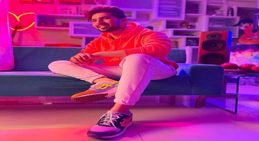 Singer Armaan Malik expressed his gratitude to radio jockeys and hosts on the occasion of World Radio Day on February 13. The singer shared that he wouldn't be wherever he is today without the support of radio