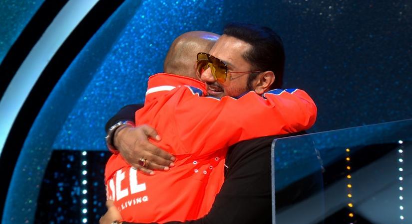 Yo Yo Honey Singh, Vishal Dadlani hug and patch up on Indian Idol 12
