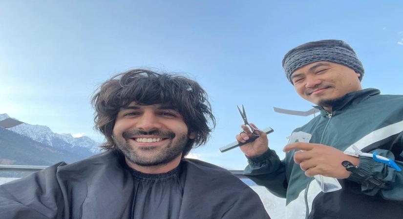 Kartik Aaryan gets haircut in Manali amid 'Bhool Bhulaiyaa 2' schedule.(photo:Instagram)