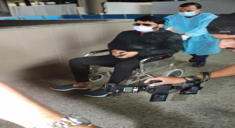 Mumbai: Kapil Sharma spotted at airport arrival. (Photo: IANS)