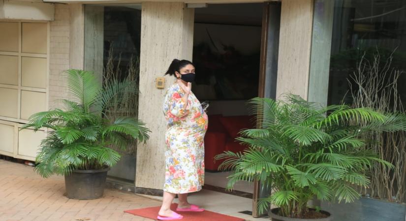 Mumbai: Actress Kareena Kapoor Khan seen at Bandra in Mumbai on Jan 5, 2021. (Photo: IANS)