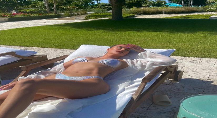 Khloe Kardashian flaunts hourglass body in tiny bikini.(photo:instagram)